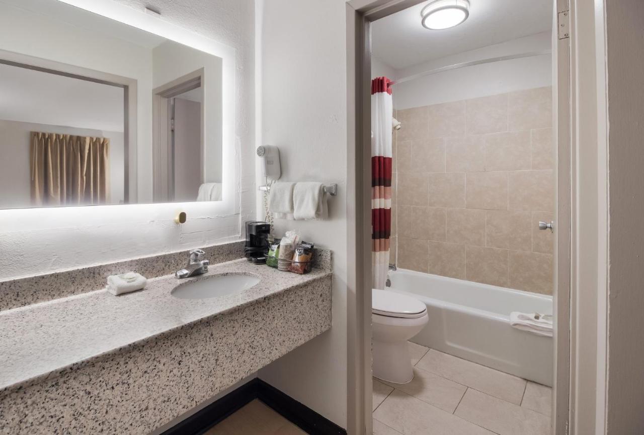 Red Roof Inn & Suites Jackson, Tn Ngoại thất bức ảnh