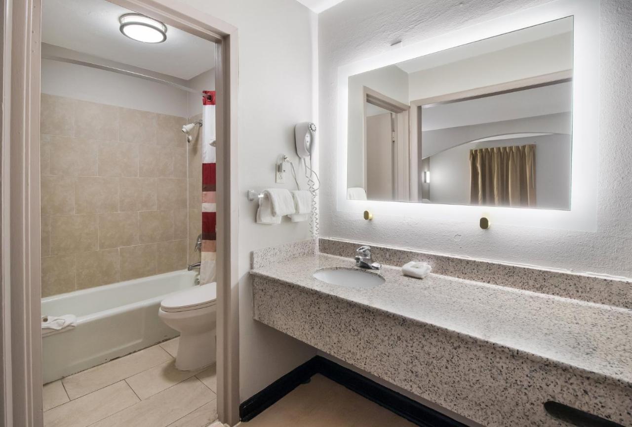 Red Roof Inn & Suites Jackson, Tn Ngoại thất bức ảnh